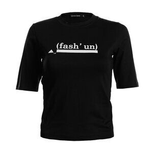 Classic Fit T-Shirt Fashion – Black. Elbow-length sleeves. Closed neckline.